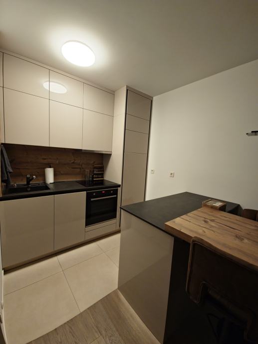 NAJAM, SREDIŠĆE, MODERAN 2-SOBAN + GPM, 47m2, 1100€