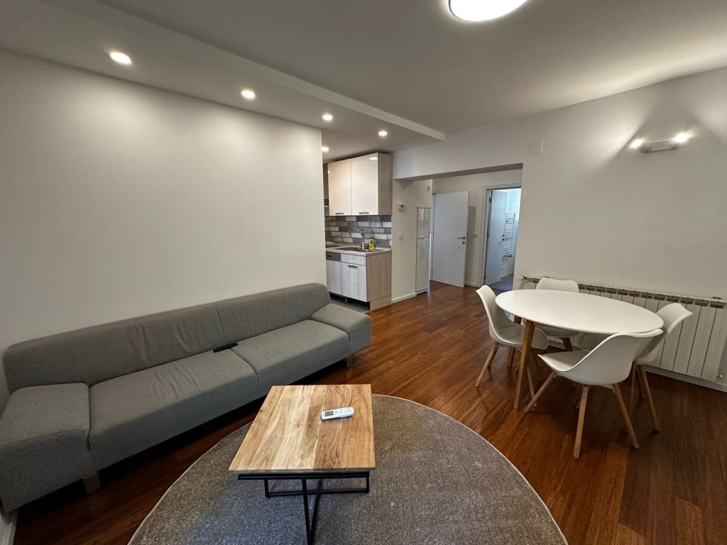 NAJAM, MODERAN NOVOUREĐEN 3-S, 53M2, CENTAR (MARTIĆEVA), 890€