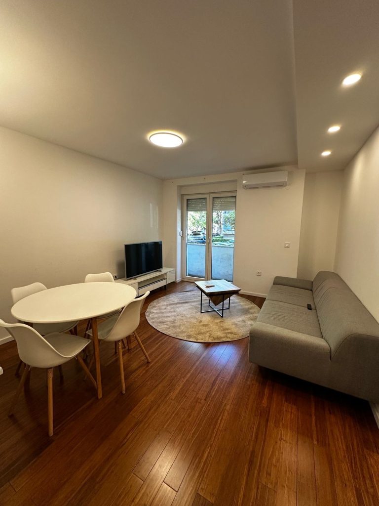 NAJAM, MODERAN NOVOUREĐEN 3-S, 53M2, CENTAR (MARTIĆEVA), 890€