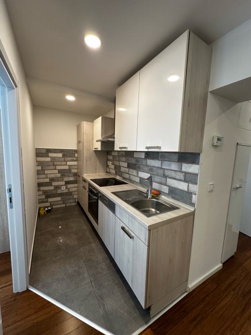 NAJAM, MODERAN NOVOUREĐEN 3-S, 53M2, CENTAR (MARTIĆEVA), 890€
