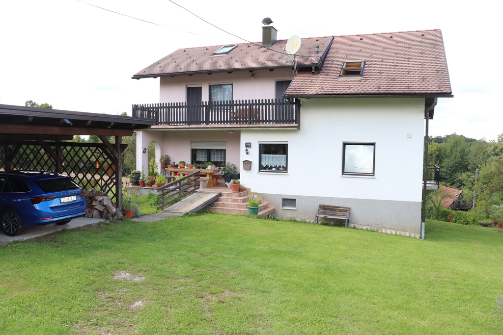 PRODAJA, KUĆA 270 m2, STRMEC STUBIČKI, PARCELA 2319 m2, 200.000 €