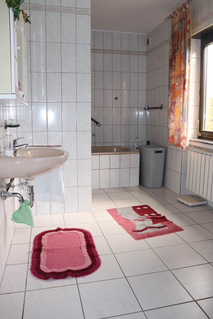 PRODAJA, KUĆA 270 m2, STRMEC STUBIČKI, PARCELA 2319 m2, 200.000 €