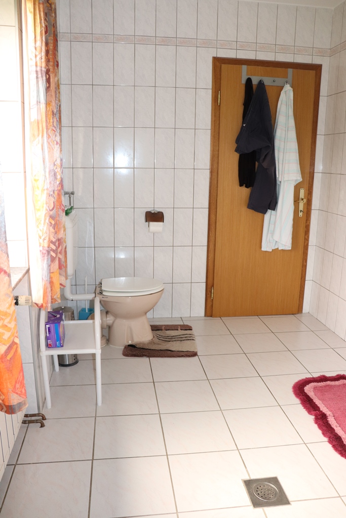 PRODAJA, KUĆA 270 m2, STRMEC STUBIČKI, PARCELA 2319 m2, 200.000 €