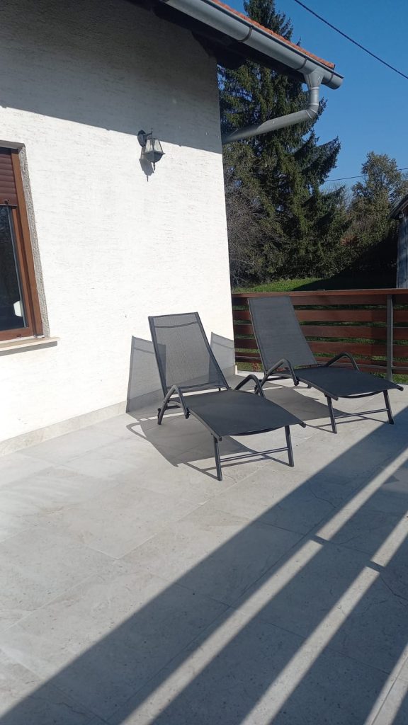 VELIKA CRKVINA, KUĆA 90m2, GOSP. OBJEKTI, ZEMLJIŠTE 7832 m2, 220.000 €