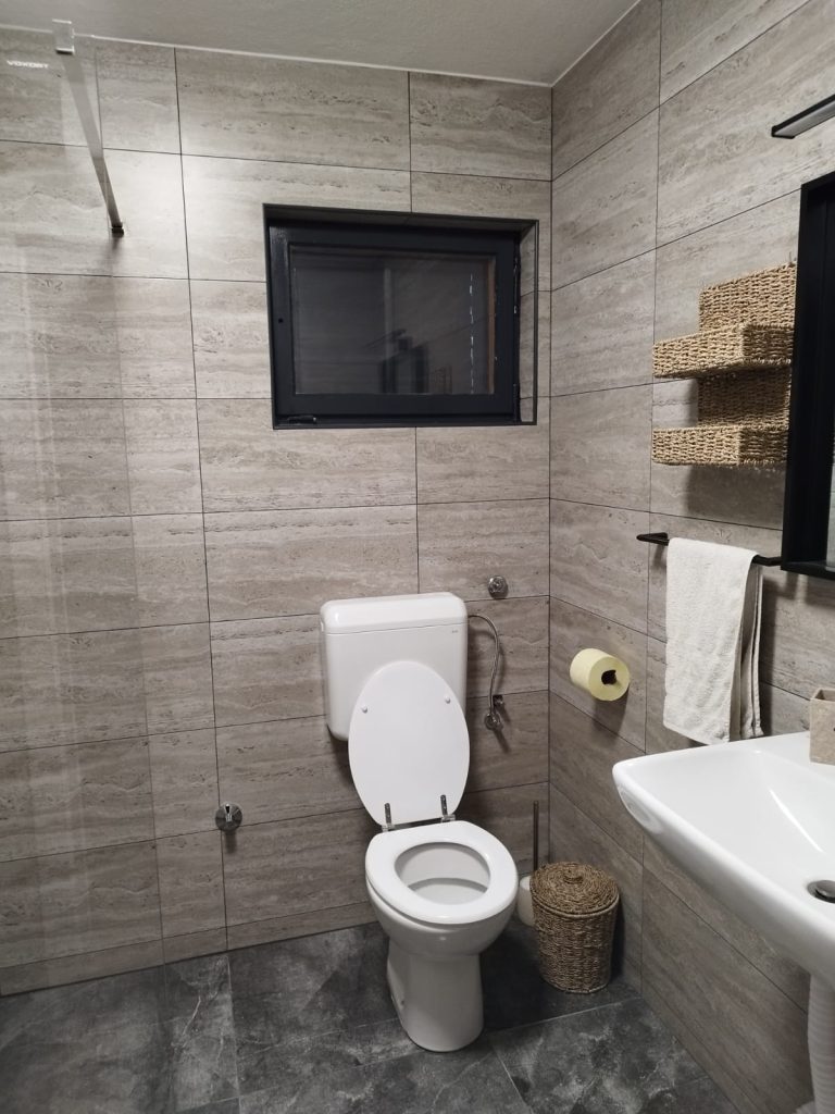VELIKA CRKVINA, KUĆA 90m2, GOSP. OBJEKTI, ZEMLJIŠTE 7832 m2, 220.000 €