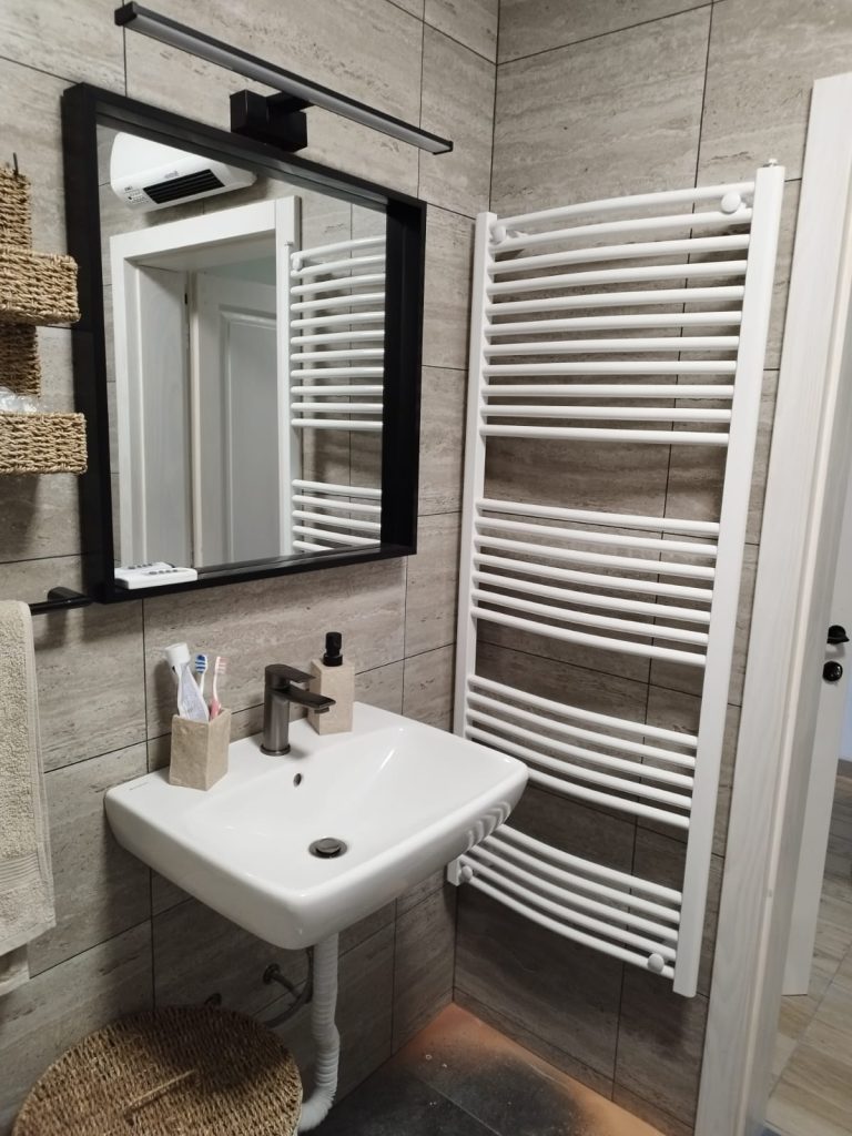 VELIKA CRKVINA, KUĆA 90m2, GOSP. OBJEKTI, ZEMLJIŠTE 7832 m2, 220.000 €