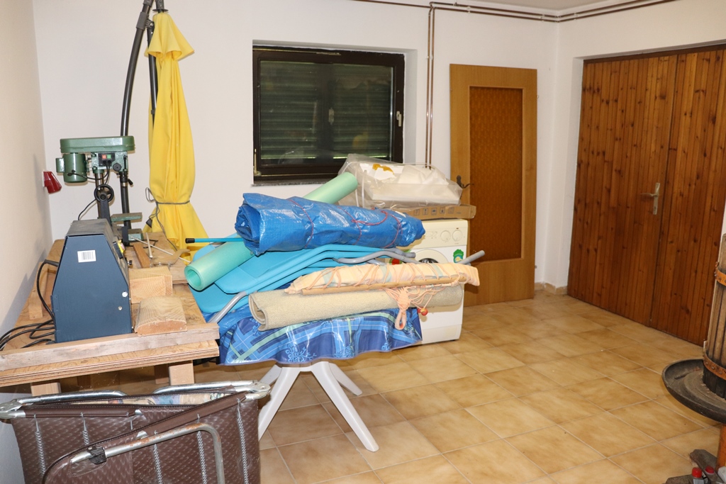PRODAJA, KUĆA 270 m2, STRMEC STUBIČKI, PARCELA 2319 m2, 200.000 €