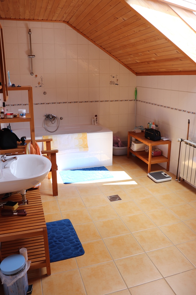 PRODAJA, KUĆA 270 m2, STRMEC STUBIČKI, PARCELA 2319 m2, 200.000 €