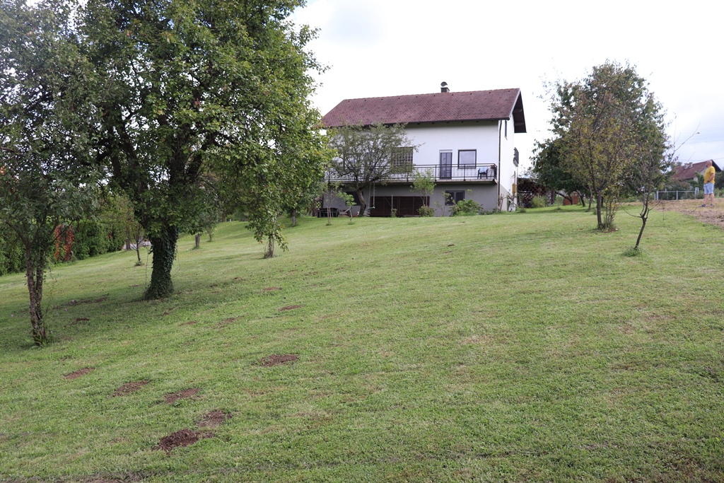 PRODAJA, KUĆA 270 m2, STRMEC STUBIČKI, PARCELA 2319 m2, 200.000 €