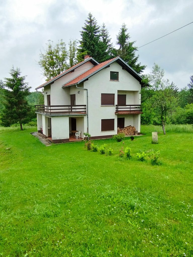 VELIKA CRKVINA, KUĆA 90m2, GOSP. OBJEKTI, ZEMLJIŠTE 7832 m2, 220.000 €