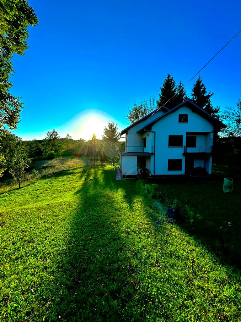 VELIKA CRKVINA, KUĆA 90m2, GOSP. OBJEKTI, ZEMLJIŠTE 7832 m2, 220.000 €