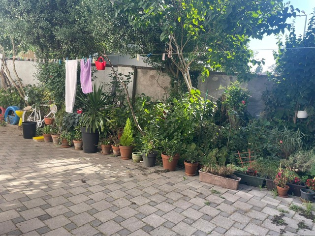 PRILIKA TOP LOKACIJA STAN TREŠNJEVKA 36m2 SA VRTOM (prodaja)
