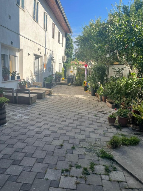 PRILIKA TOP LOKACIJA STAN TREŠNJEVKA 36m2 SA VRTOM (prodaja)