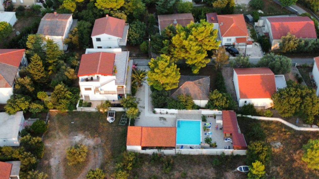 KUĆA SELINE- STARIGRAD PAKLENICA 350m2 ZA TURIZAM! (prodaja)