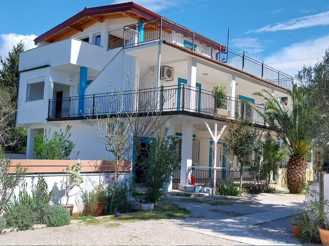KUĆA SELINE- STARIGRAD PAKLENICA 350m2 ZA TURIZAM! (prodaja)