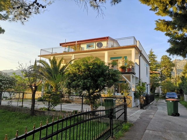 KUĆA SELINE- STARIGRAD PAKLENICA 350m2 ZA TURIZAM! (prodaja)