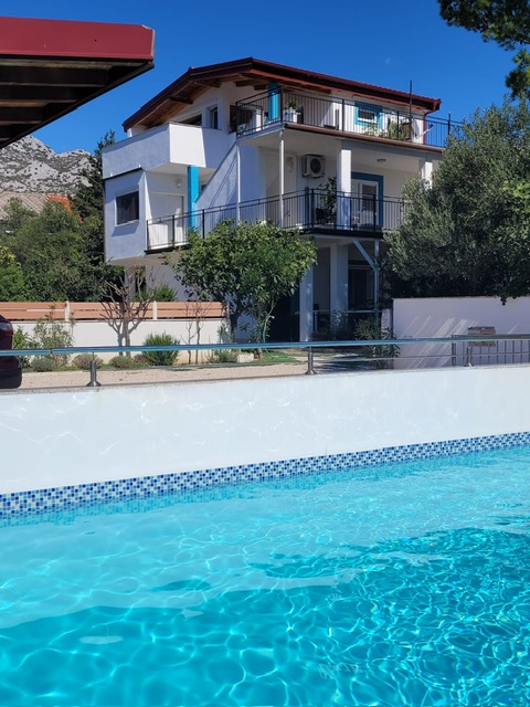 KUĆA SELINE- STARIGRAD PAKLENICA 350m2 ZA TURIZAM! (prodaja)