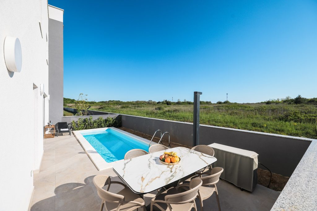 PRODAJA, VILA 113m2, BAZEN I JACUZZI, PRIVLAKA (ZD), 400.000 €