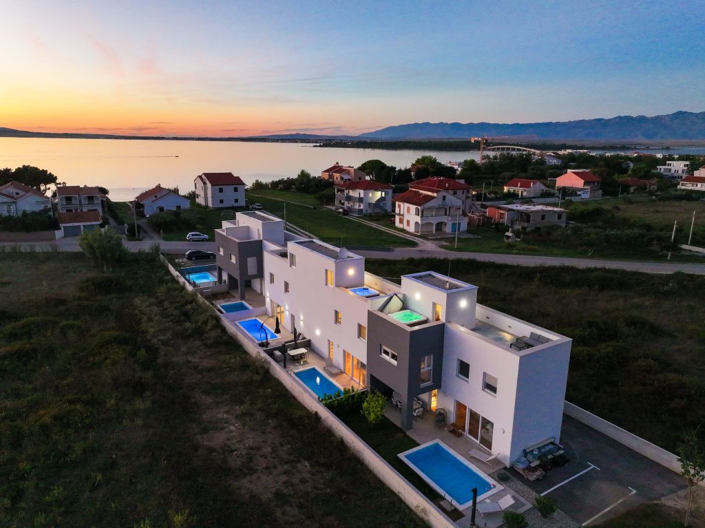 PRODAJA, VILA 113m2, BAZEN I JACUZZI, PRIVLAKA (ZD), 400.000 €