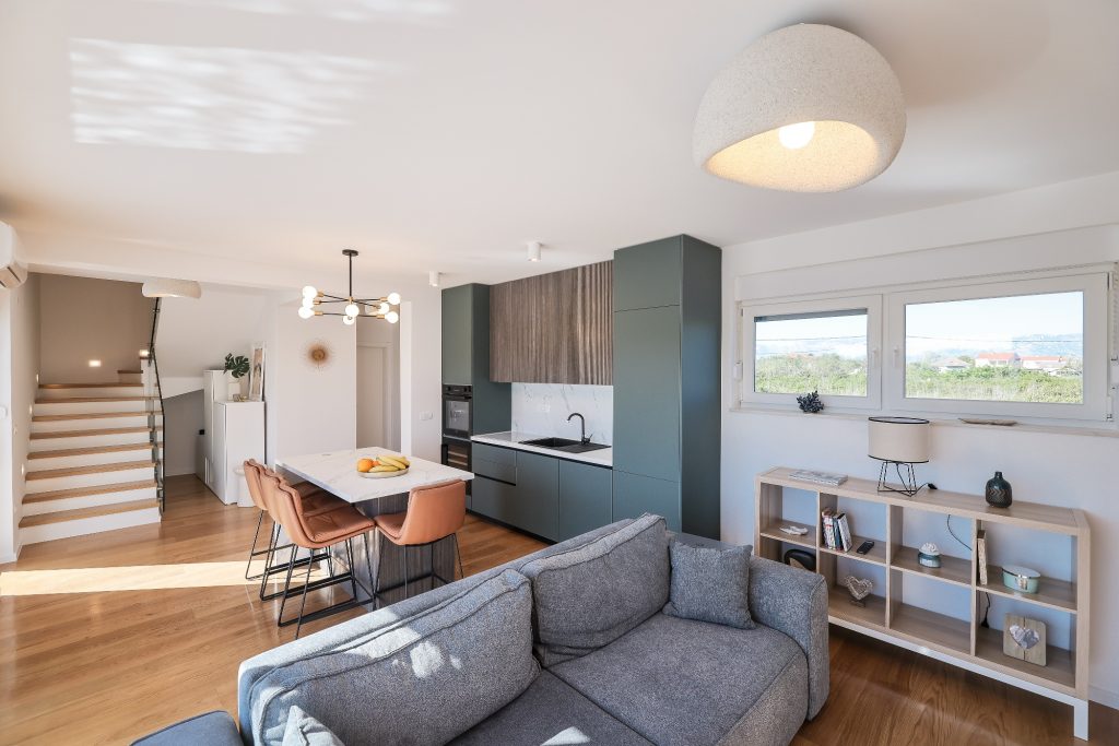 PRODAJA, VILA 113m2, BAZEN I JACUZZI, PRIVLAKA (ZD), 400.000 €