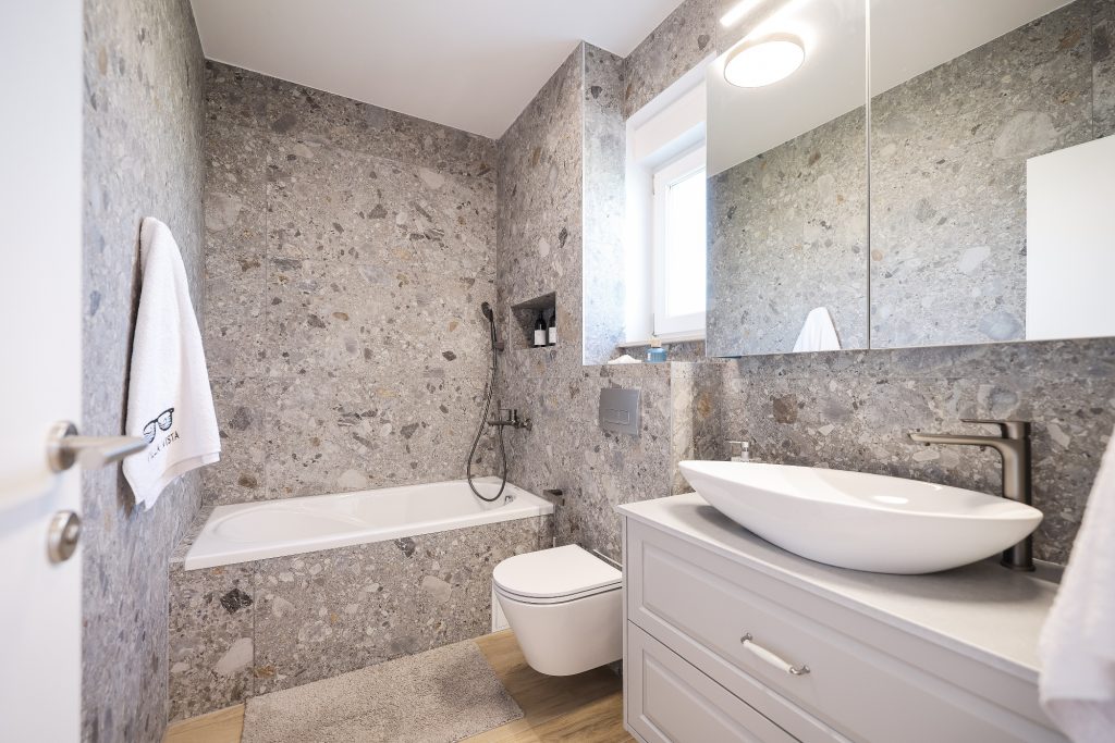 PRODAJA, VILA 113m2, BAZEN I JACUZZI, PRIVLAKA (ZD), 400.000 €