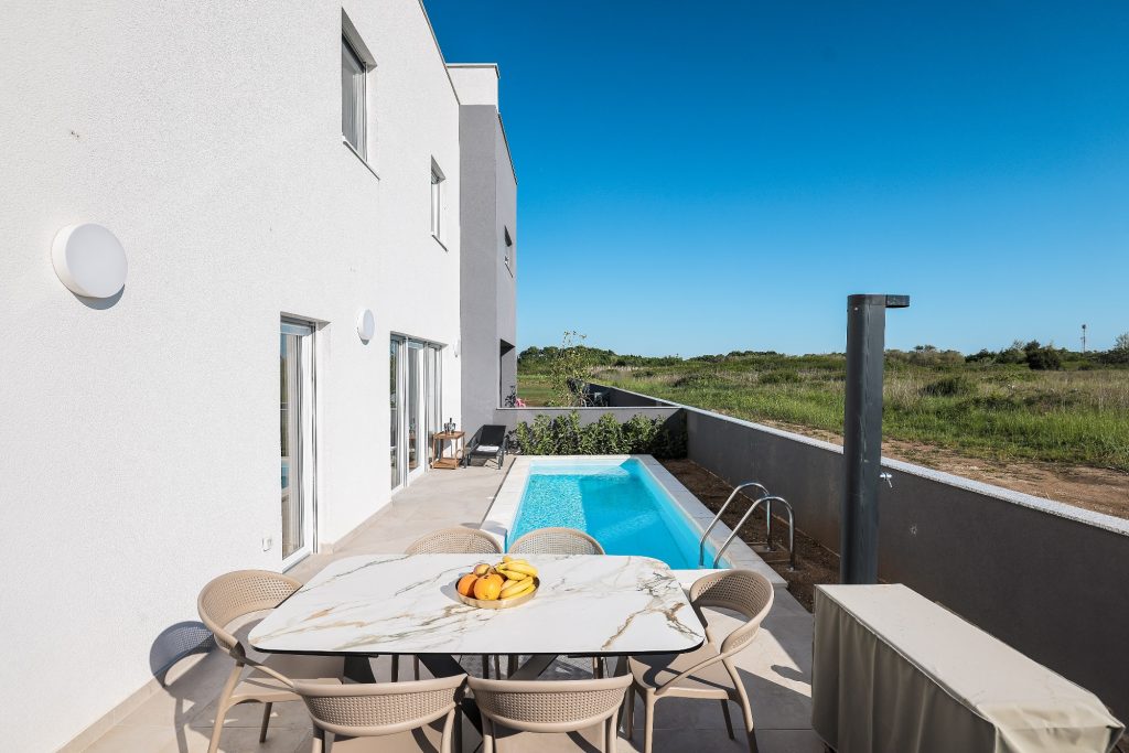 PRODAJA, VILA 113m2, BAZEN I JACUZZI, PRIVLAKA (ZD), 400.000 €