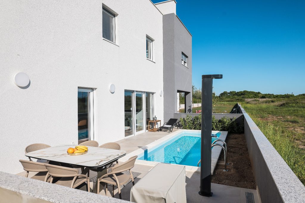 PRODAJA, VILA 113m2, BAZEN I JACUZZI, PRIVLAKA (ZD), 400.000 €