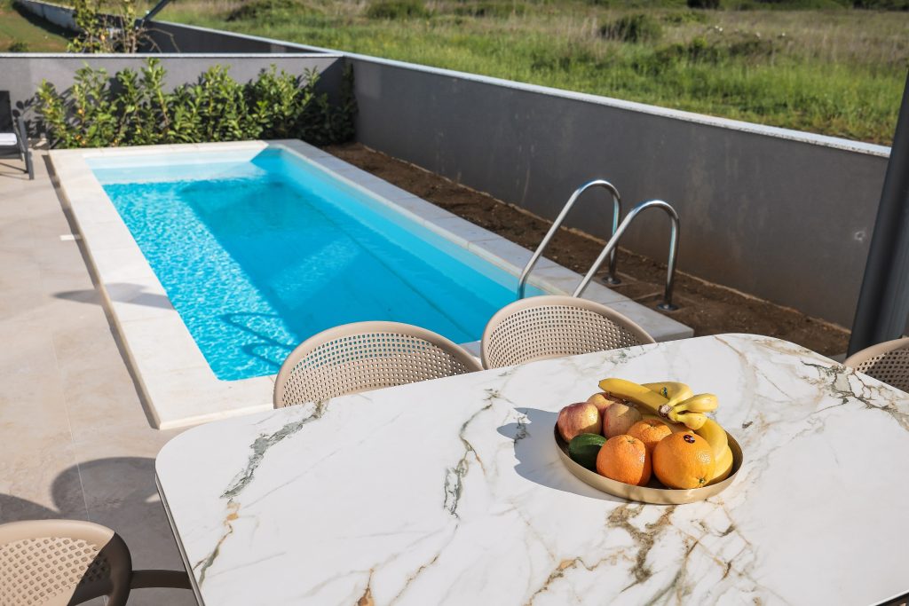 PRODAJA, VILA 113m2, BAZEN I JACUZZI, PRIVLAKA (ZD), 400.000 €