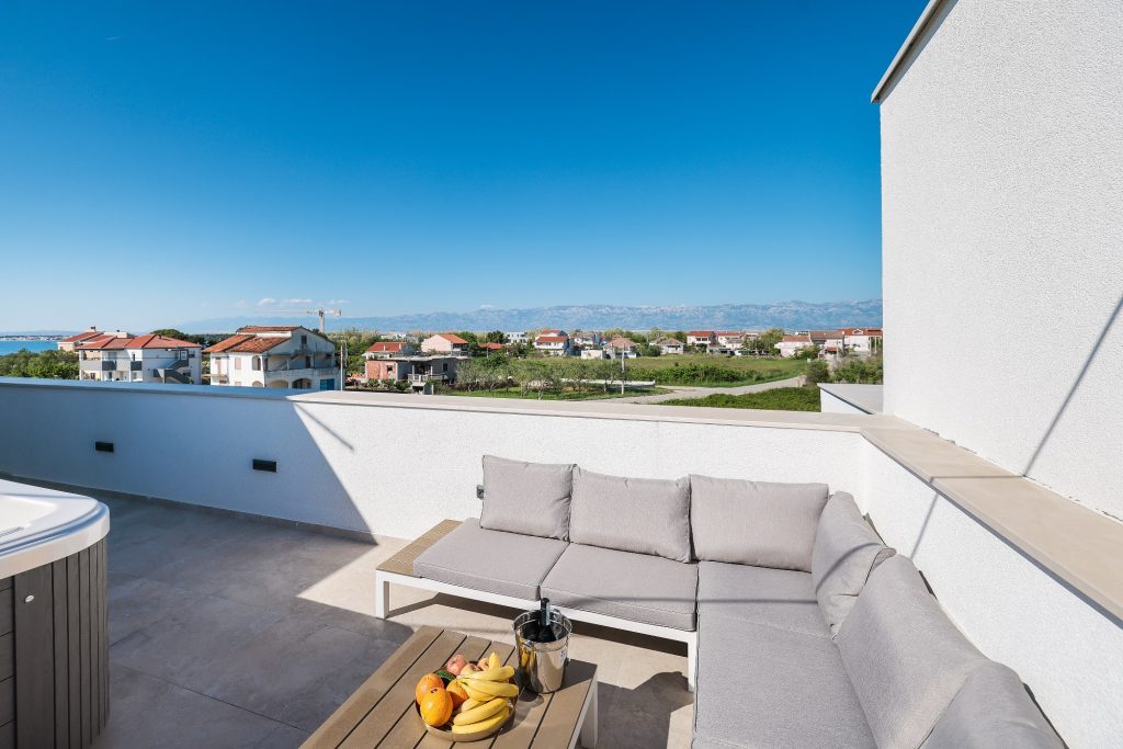 PRODAJA, VILA 113m2, BAZEN I JACUZZI, PRIVLAKA (ZD), 400.000 €
