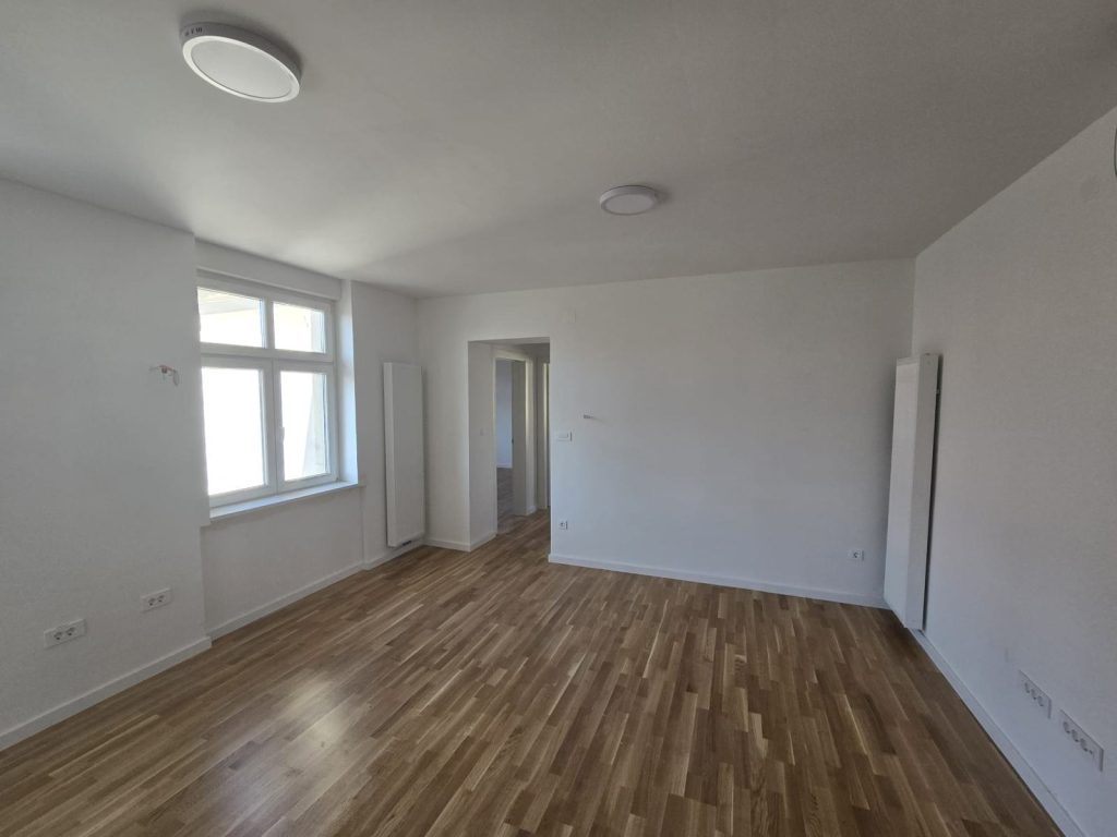 PRODAJA, PROSTRAN NOVORENOVIRANI 3-SOBAN, VPM, 59M2, KLAIĆEVA, 272.000€