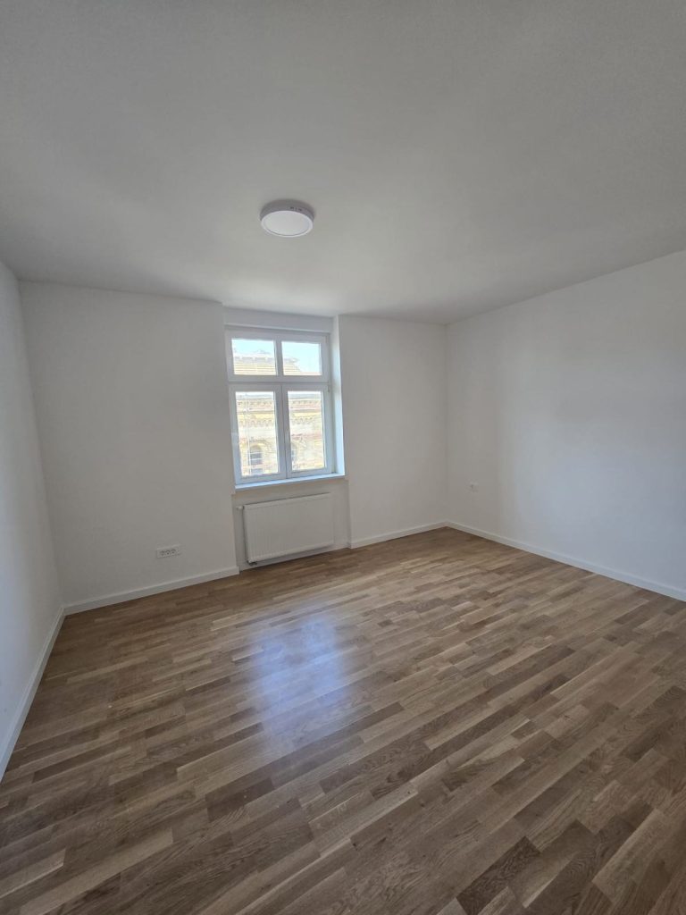 PRODAJA, PROSTRAN NOVORENOVIRANI 3-SOBAN, VPM, 59M2, KLAIĆEVA, 272.000€