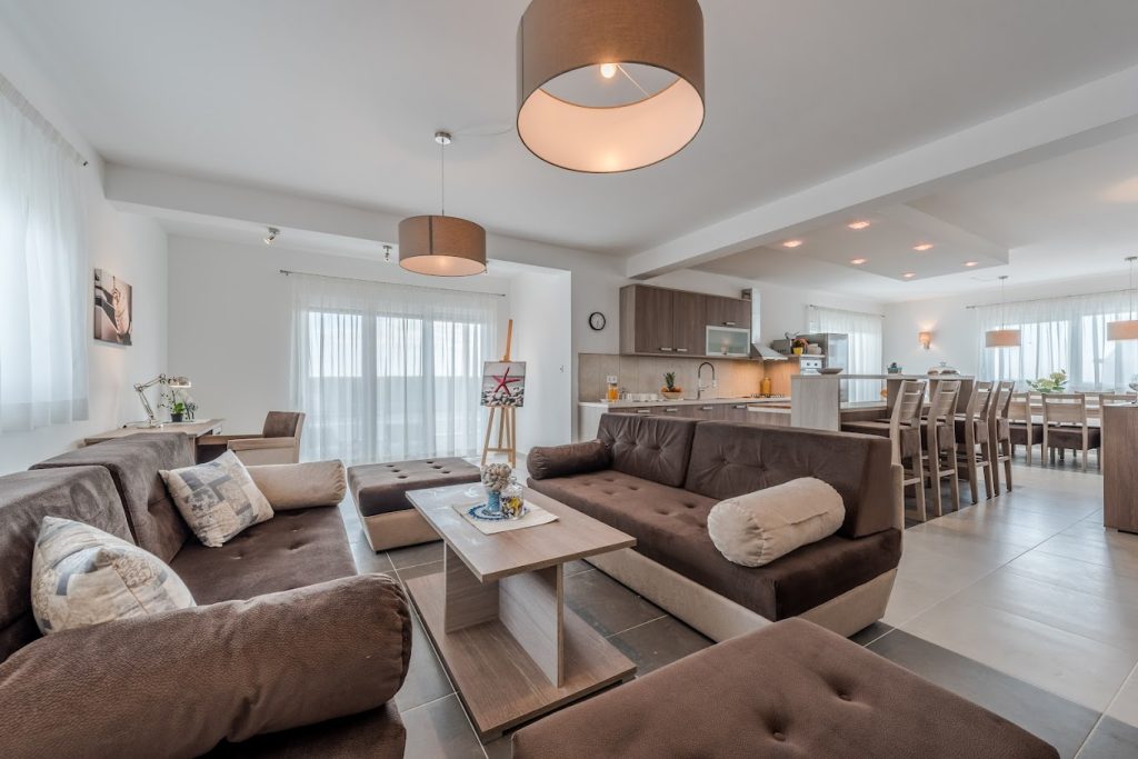 PRODAJA, 8 VILA SA BAZENIMA, DEBELJAK (ZADAR) 7 km OD MORA, 4.600.000 €