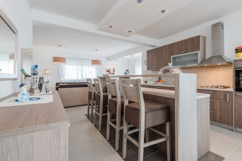 PRODAJA, 8 VILA SA BAZENIMA, DEBELJAK (ZADAR) 7 km OD MORA, 4.600.000 €