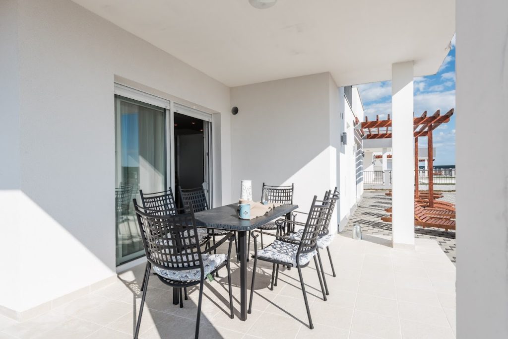 PRODAJA, 8 VILA SA BAZENIMA, DEBELJAK (ZADAR) 7 km OD MORA, 4.600.000 €