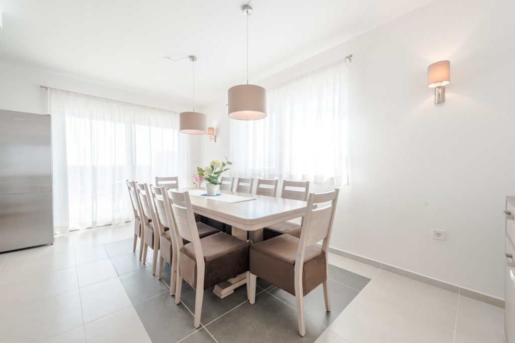 PRODAJA, 8 VILA SA BAZENIMA, DEBELJAK (ZADAR) 7 km OD MORA, 4.600.000 €