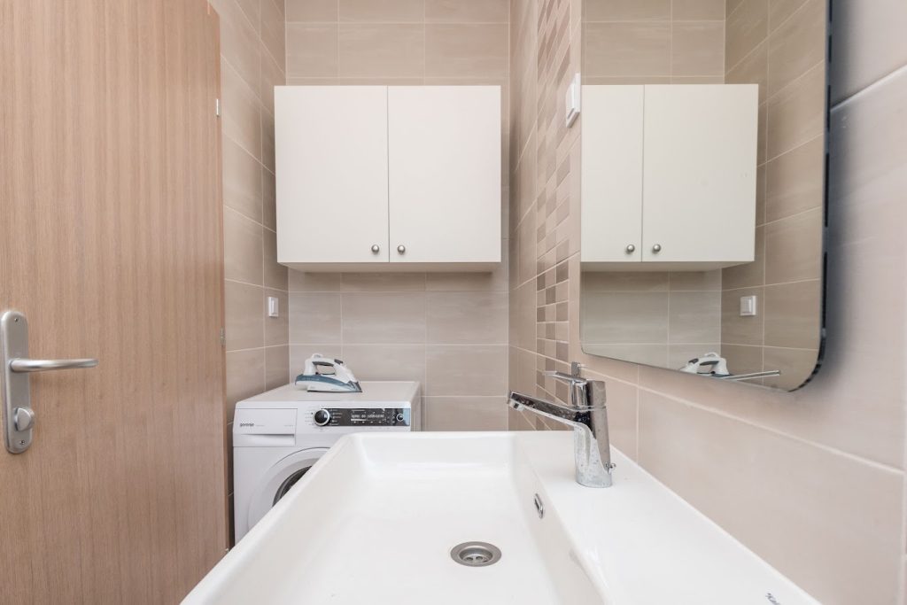 PRODAJA, 8 VILA SA BAZENIMA, DEBELJAK (ZADAR) 7 km OD MORA, 4.600.000 €