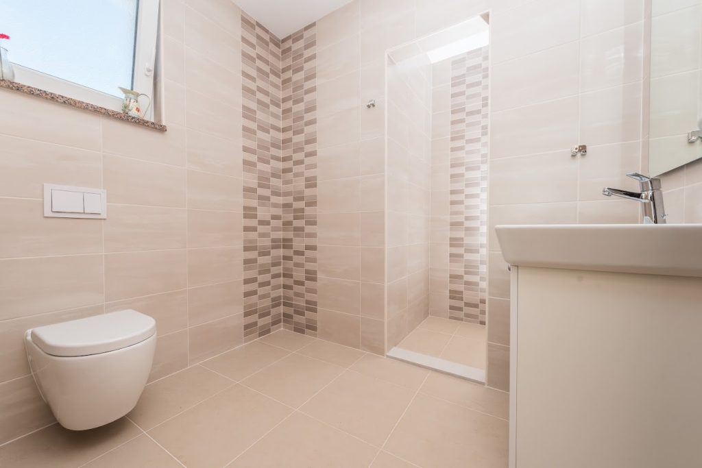 PRODAJA, 8 VILA SA BAZENIMA, DEBELJAK (ZADAR) 7 km OD MORA, 4.600.000 €