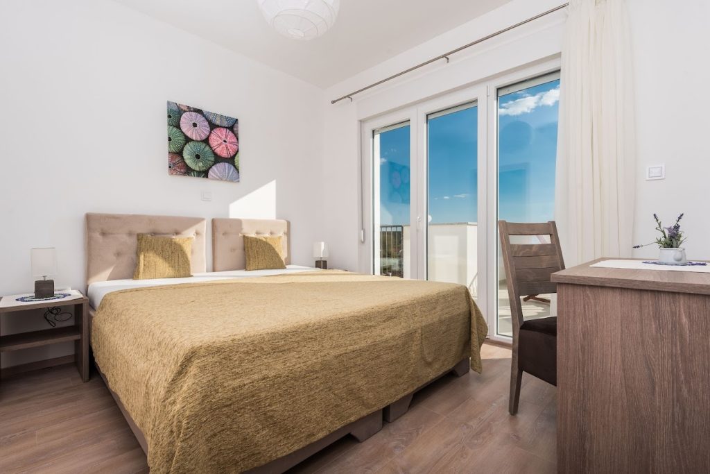PRODAJA, 8 VILA SA BAZENIMA, DEBELJAK (ZADAR) 7 km OD MORA, 4.600.000 €