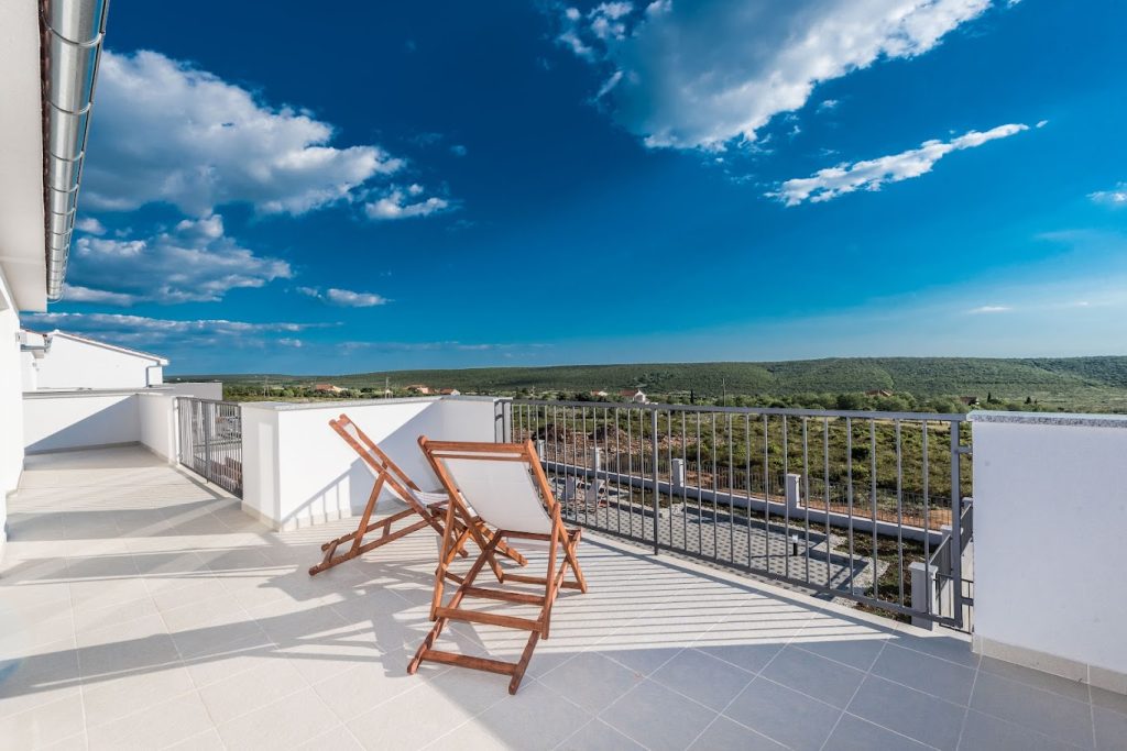 PRODAJA, 8 VILA SA BAZENIMA, DEBELJAK (ZADAR) 7 km OD MORA, 4.600.000 €