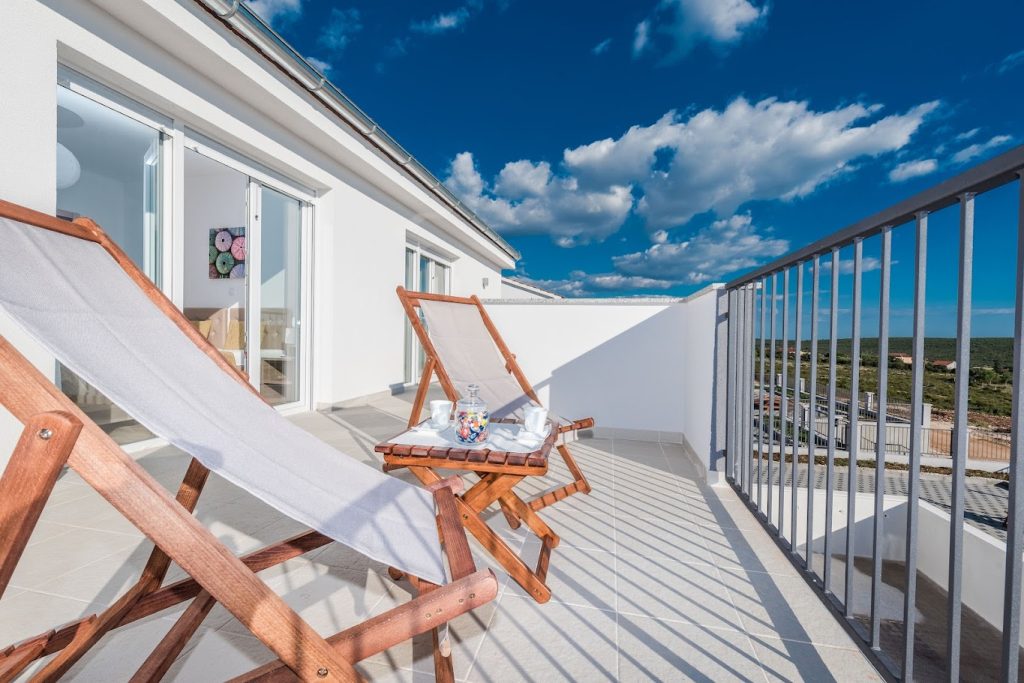 PRODAJA, 8 VILA SA BAZENIMA, DEBELJAK (ZADAR) 7 km OD MORA, 4.600.000 €