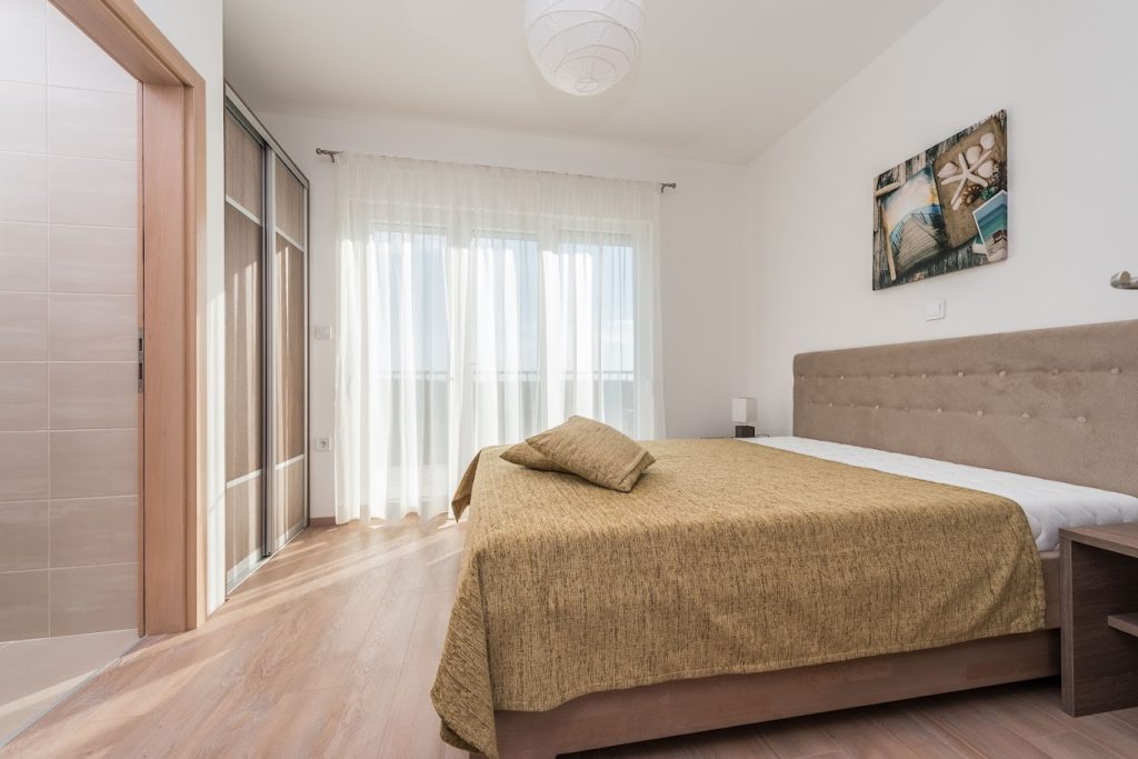 PRODAJA, 8 VILA SA BAZENIMA, DEBELJAK (ZADAR) 7 km OD MORA, 4.600.000 €