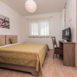 PRODAJA, 8 VILA SA BAZENIMA, DEBELJAK (ZADAR) 7 km OD MORA, 4.600.000 €
