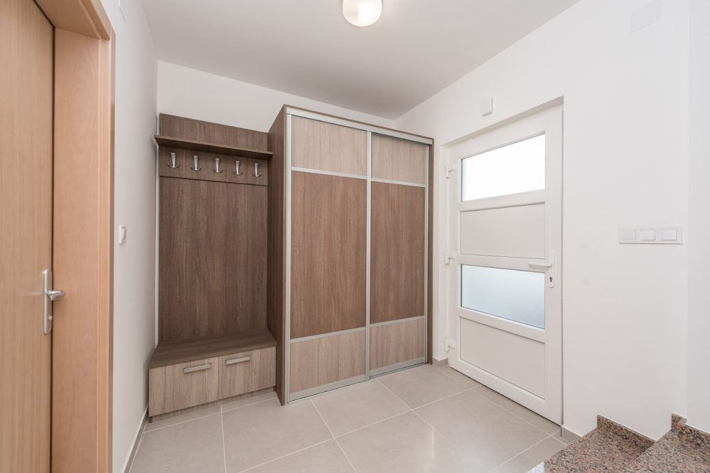 PRODAJA, 8 VILA SA BAZENIMA, DEBELJAK (ZADAR) 7 km OD MORA, 4.600.000 €